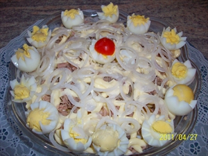 Фото рецепта «Слоеный салат с картофелем, яблоками и лососем»