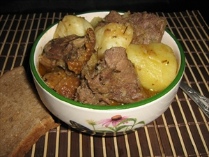 Фото рецепта «Утка тушёная с луком и тимьяном»