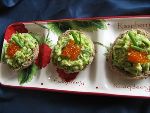 Фото рецепта «Хлебные тарталетки с авокадно-яичным салатом»