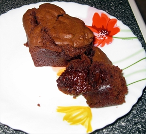 Фото рецепта «Шоколадные маффины с жидким шоколадом внутри»