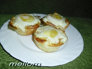 Фото рецепта «Тостовые маффины с яичницей (Завтрак в американском стиле)»