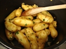 Пошаговое фото рецепта «Молодой картофель с чесноком и петрушкой»