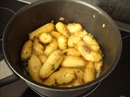Пошаговое фото рецепта «Молодой картофель с чесноком и петрушкой»