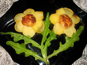 Фото рецепта «Котлетки, запеченные с картофелем Цветы»