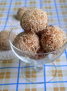 Фото рецепта «Творожно кокосовые пончики в кунжуте»