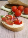 Фото-рецепт «Брускетта с чесночным маслом и помидорами черри»