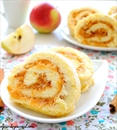 Пошаговое фото рецепта «Бисквитный рулет с яблоками»