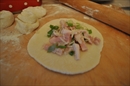 Пошаговое фото рецепта «Слоёные пирожки с курицей и пармезаном»