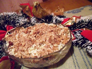 Фото рецепта «Куриный салат с орехами Рождественоский»