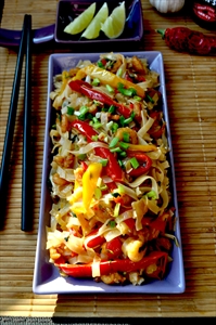 Фото рецепта «Рисовая лапша с креветками и овощами»