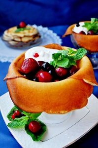 Фото рецепта «Блинчики с сырным кремом и ягодами»