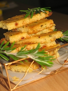 Фото рецепта «Печенье с розмарином и кедровыми орешками»