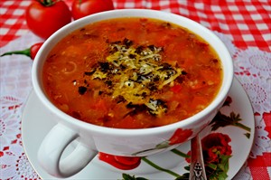 Фото рецепта «Острый гречневый суп с помидорами и базиликово-пармезановой заправкой»