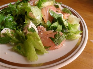 Фото рецепта «Салат с красной рыбой и сыром»