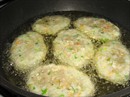 Пошаговое фото рецепта «Рыбные котлеты из сома с овощами»