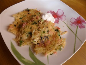Фото рецепта «Картофельные оладьи с ветчиной и сыром»