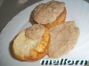 Фото рецепта «Сырные кексы с соусом из тунца»