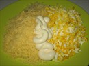 Пошаговое фото рецепта «Человек-паук для взрослых (закуска из сыра, яиц и помидора с чесноком)»