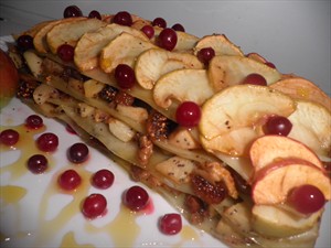 Фото рецепта «Яблочная лазанья с изюмом и орехами»