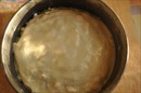 Пошаговое фото рецепта «Слоёный пирог с луком-пореем и брынзой»