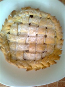 Фото рецепта «Творожный пирог с вишней и яблоками»