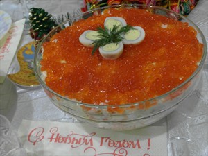 Фото рецепта «Салат из морепродуктов с красной икрой» Фото рецепта «Салат из морепродуктов с красной икрой»