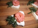 Пошаговое фото рецепта «Тосты с красной рыбой Цветочки»