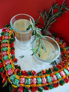 Фото рецепта «Зеленый чай с имбирем, лимоном и розмарином»