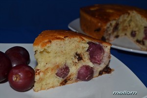 Фото рецепта «Йогуртовый пирог с виноградом и шоколадом»