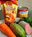 Пошаговое фото рецепта «Салат с копчёной колбасой и сырой морковью»