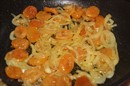 Пошаговое фото рецепта «Курица с фруктами и брусничным соусом»