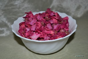 Фото рецепта «Свекольный салат с крабовыми палочками»