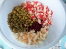 Пошаговое фото рецепта «Свекольный салат с крабовыми палочками»