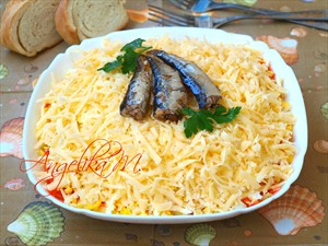 Фото рецепта «Салат слоёный со шпротами, морковью и яйцами» Фото рецепта «Салат слоёный со шпротами, морковью и яйцами»