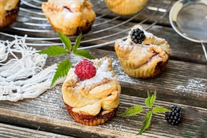 Фото рецепта «Ежевичный пирог с корицей (мини-пирожки)»