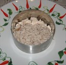 Пошаговое фото рецепта «Салат слоёный с курицей (порционный)»