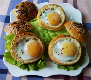 Фото рецепта «Завтрак в булочке»