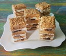 Фото-рецепт «Торт Медовик с черносливом и грецкими орехами»