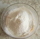 Пошаговое фото рецепта «Булочки с вишней»