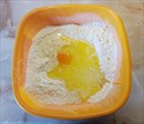 Пошаговое фото рецепта «Ватрушки с клубникой и штрейзельной крошкой»