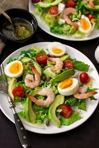 Фото рецепта «Салат из морепродуктов с овощами (Креветки и Авокадо)»